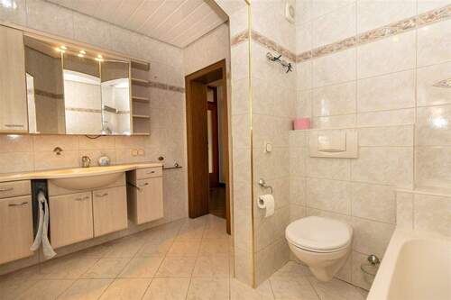 Badezimmer Erdgeschoss - 