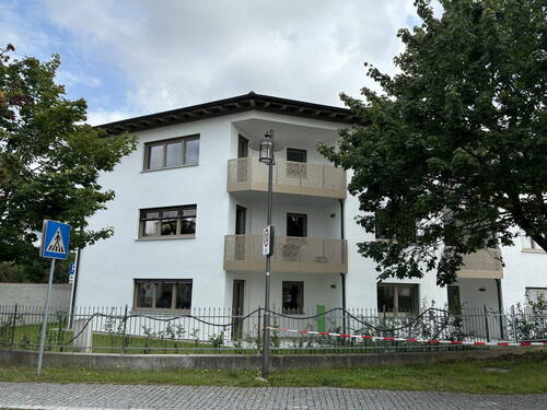 Bild 1 - Neubau von 2024, 3-Zimmer-Wohnung mit 150 m² Garten, Aufzug, TiGa,