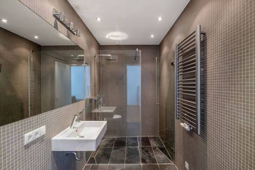 Bad mit Rainshower - 