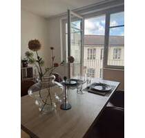 Charmante und lichtdurchflutete 2,5 Zimmer Wohnung mit Balkon - Pforzheim Weststadt
