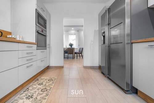 MODERNE EINBAUKÜCHE - 