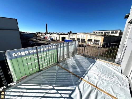 Blick Balkon - 2 Zimmer Etagenwohnung zur Miete in Kaiserslautern