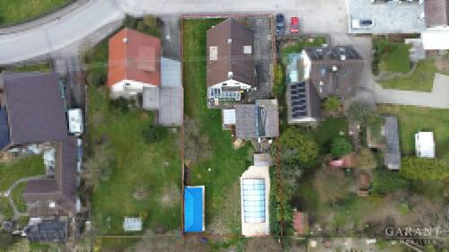 Luftbild - Wärmepumpenbeheiztes, freistehendes Einfamilienhaus in idyllischer Lage