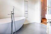 Badezimmer im EG mit .. - 