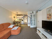 Wohnzimmer - Eigentumswohnung in Ostseenähe - 110.000,00 EUR Kaufpreis, ca.  42,00 m² Wohnfläche