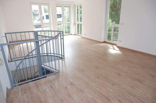 Wohnzimmer - Frei ab 1.3.26. ! TOP Lage Ebenerdige Terrasse Fußbodenheizung u.v.m.