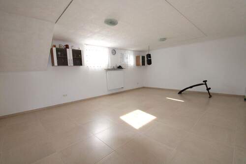 Hobbykeller im UG unter Garage - 