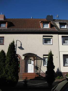 Straßenansicht! - Reihenhaus mit Garten und Garage!