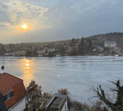 Blick aus der Küche - Rarität! Wohnen am Flakensee mit direktem Seezugang!