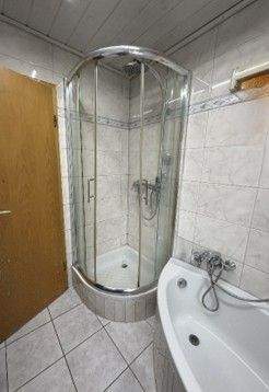 Bad 1. OG/Dusche - 