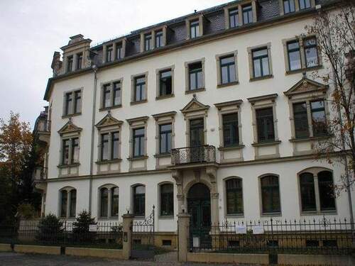 E03-Außenansicht2.JPG - Charmante 2-Zimmer-Wohnung mit Balkon – gepflegt, modernisiert & bezugsfertig