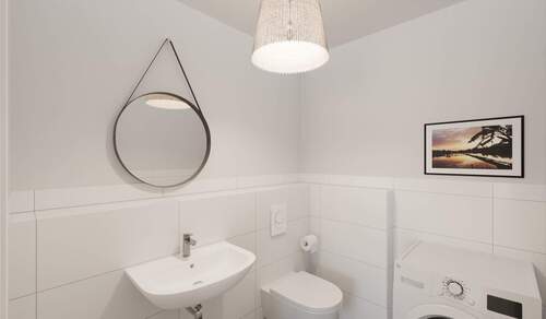  Geräumiges und modernes Gäste-WC - 