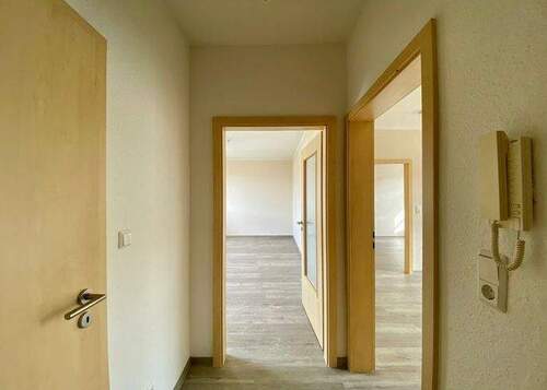 Flur - Etagenwohnung mit 47,30 m&sup2; in Oschersleben zur Miete