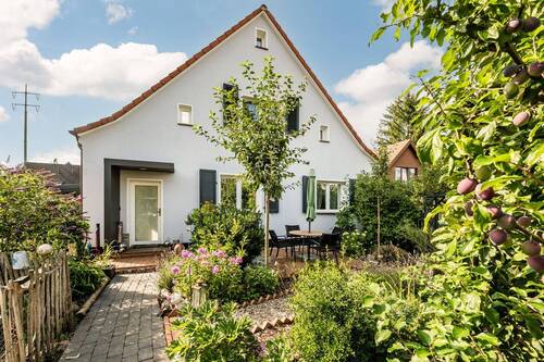 Hausansicht - Großzügiges Einfamilienhaus mit Ferienwohnung nahe Karower Teiche