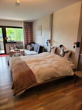 Schlafbereich - 1 Zimmer Mehrfamilienhaus, Wohnhaus zum Kaufen in Seeg