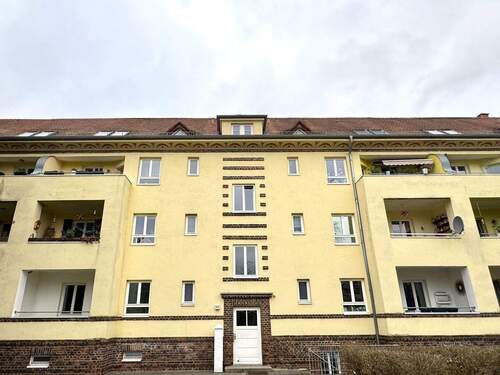 Außenansicht - 3-Zimmer-Wohnung mit Loggia in Dresden-Cotta
