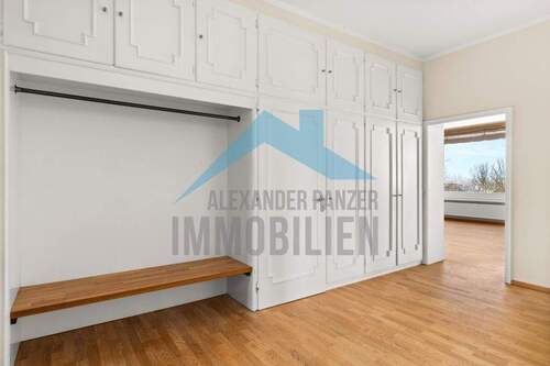 Diele - Etagenwohnung mit 166,00 m&sup2; in Fuldatal / Ihringshausen zur Miete