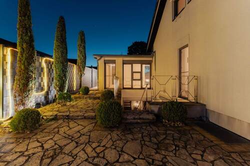 Dämmerungsbild - 7 Zimmer Einfamilienhaus in Bergisch Gladbach