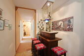 Bar uind blick in den Eigangsbereich - 