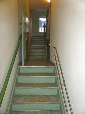 Einblick Hausflur - 2 Zimmer Etagenwohnung zur Miete in Rostock