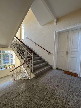 Hausflur - 2 Zimmer Etagenwohnung in Dresden