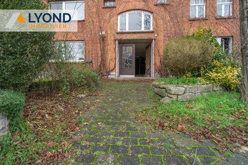 Haupteingang - 7 Zimmer Einfamilienhaus zum Kaufen in Steinheim / Ottenhausen