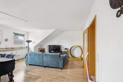 Wohnung DG - 1 Zimmer Mehrfamilienhaus, Wohnhaus zum Kaufen in Mönchengladbach