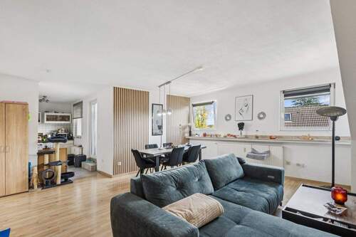 Wohnung DG - 1 Zimmer Mehrfamilienhaus, Wohnhaus in Mönchengladbach