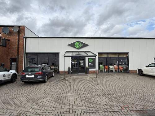 Eingang - IMMOBILIEN GUMNIOR präsentiert: Attraktive GewerbehalleAusstellungsfläche mit Büro und WC