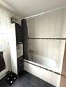 Bad mit Badewanne - 