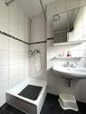 Bad mit Dusche - 