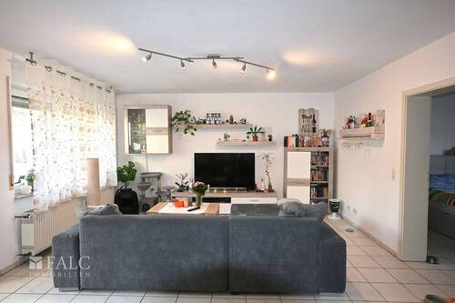 Wohnzimmer - 2 Zimmer Etagenwohnung zum Kaufen in Obernburg am Main
