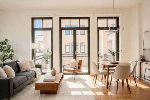 Wohn- und Essbereich mit Einrichtungsbeispiel - 4 Zimmer Etagenwohnung zum Kaufen in Potsdam