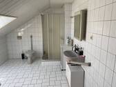 Zweites Bad im DG mit Dusche - 