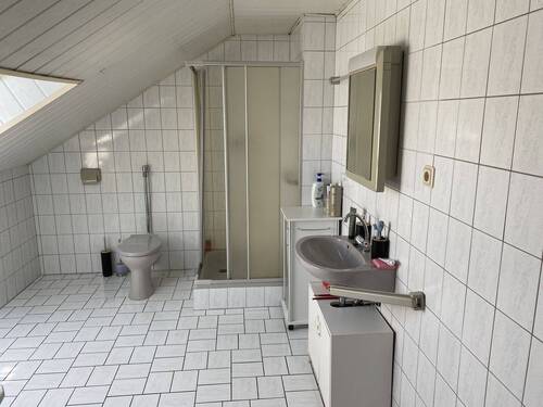 Zweites Bad im DG mit Dusche - 