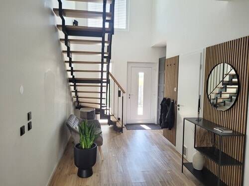 Eingang / Treppe - Einfamilienhaus mit 138,00 m² in Schernfeld zum Kaufen