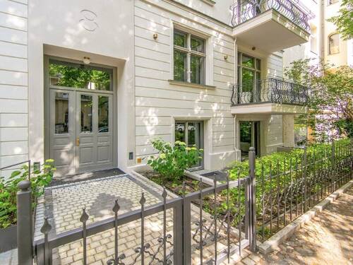 hauseingang - Tiergarten: 3-Zi-EG Wohnung in ruhiger Wohnstraße mit 2 Terrassen