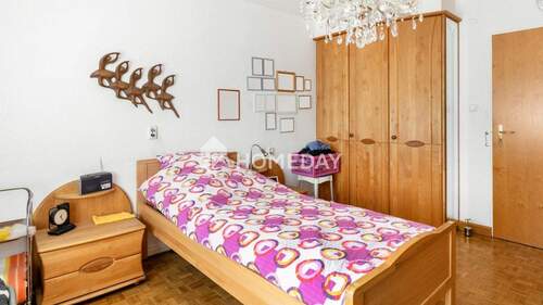 1. OG Schlafzimmer 2 - 