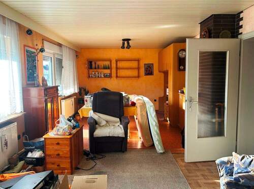 7 Wohnzimmer mit Balkonzugang.jpg - 