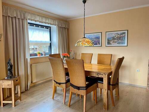 EG Wohn- und Esszimmer - 6 Zimmer Mehrfamilienhaus, Wohnhaus zum Kaufen in Nidda / Eichelsdorf