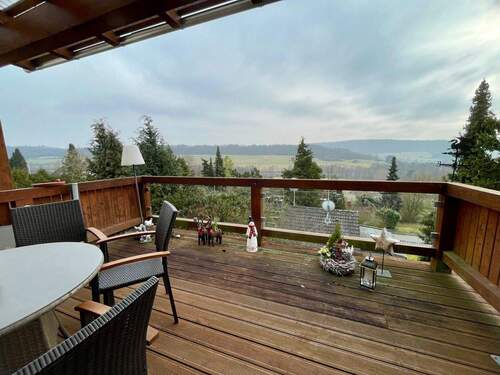 Terrasse am Wohn- und Esszimmer mit wundervollem Ausblick - Mehrfamilienhaus, Wohnhaus mit 211,00 m&sup2; in Nidda / Eichelsdorf zum Kaufen