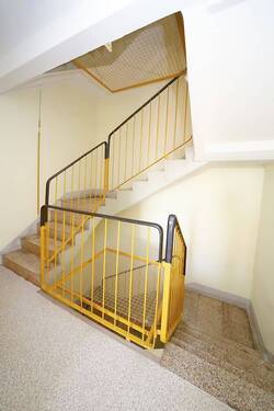 Treppenhaus - 4 Zimmer Etagenwohnung in Eisleben