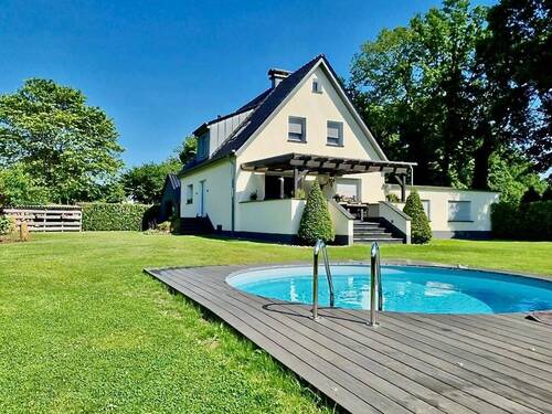 Bild 1 - Provisionsfrei - Lassen Sie sich vor Ort begeistern! Besondere Immobilie mit Traumgarten und Pool