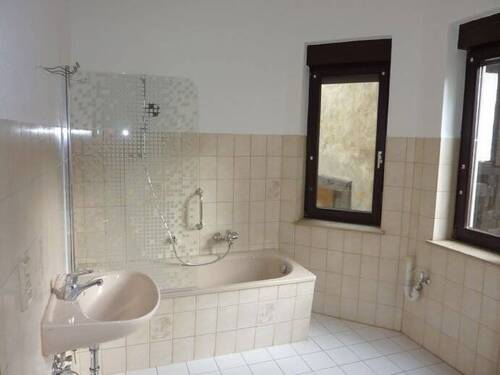 Bad - 3 Zimmer Etagenwohnung zur Miete in Zeitz