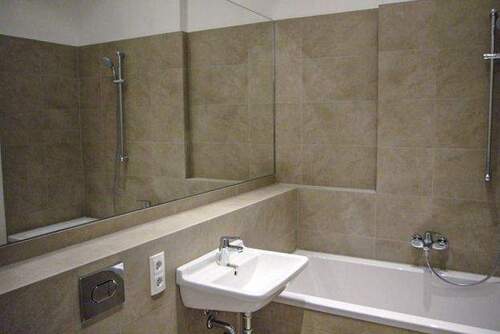 Badezimmer - Etagenwohnung mit 64,40 m&sup2; in Berlin zum Kaufen