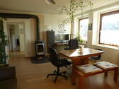 Wohnzimmer - Helle 3,5-Zi.-Altbauwohnung mit Balkon, Kaminofen & unverbaubarem Weitblick in Sendling