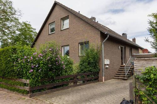 Hausansicht - 5 Zimmer Mehrfamilienhaus, Wohnhaus zum Kaufen in Wunstorf