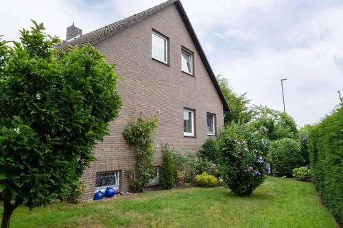 Hausansicht - 5 Zimmer Mehrfamilienhaus, Wohnhaus in Wunstorf
