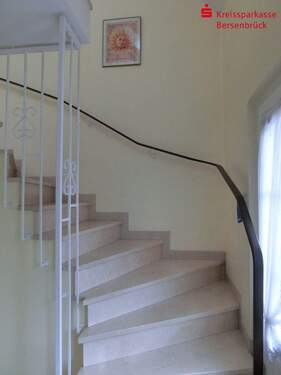 Treppe zur Dachgeschosswohnung - 