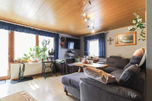 Wohnbereich - 8 Zimmer Mehrfamilienhaus, Wohnhaus in Duggendorf